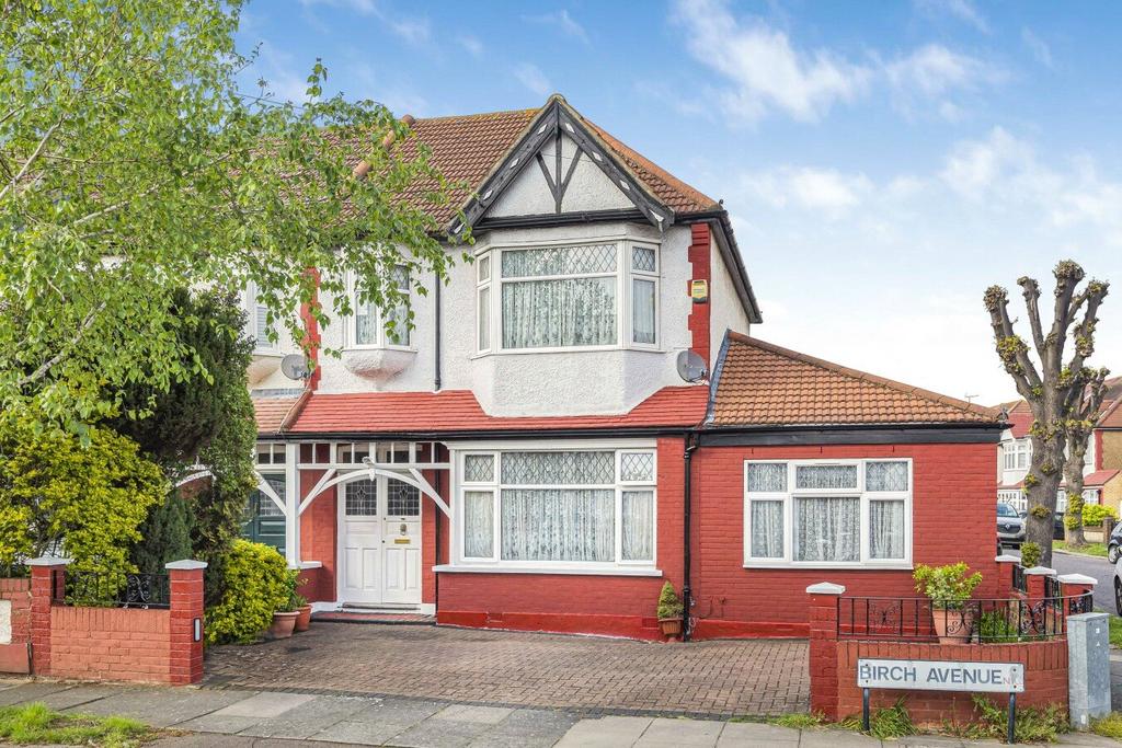 Birch Avenue, Palmers Green, N13 4 bed semidetached house for sale £
