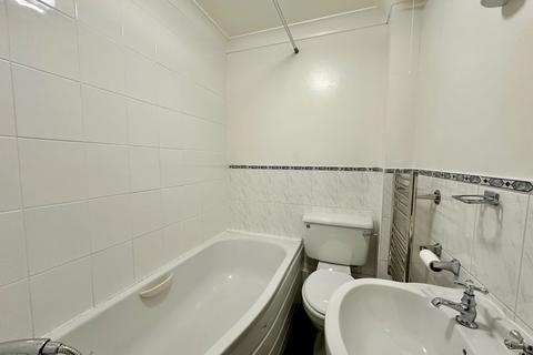 2 bedroom flat to rent, Chawbrook Mews, Chawbrook Road, Eastbourne