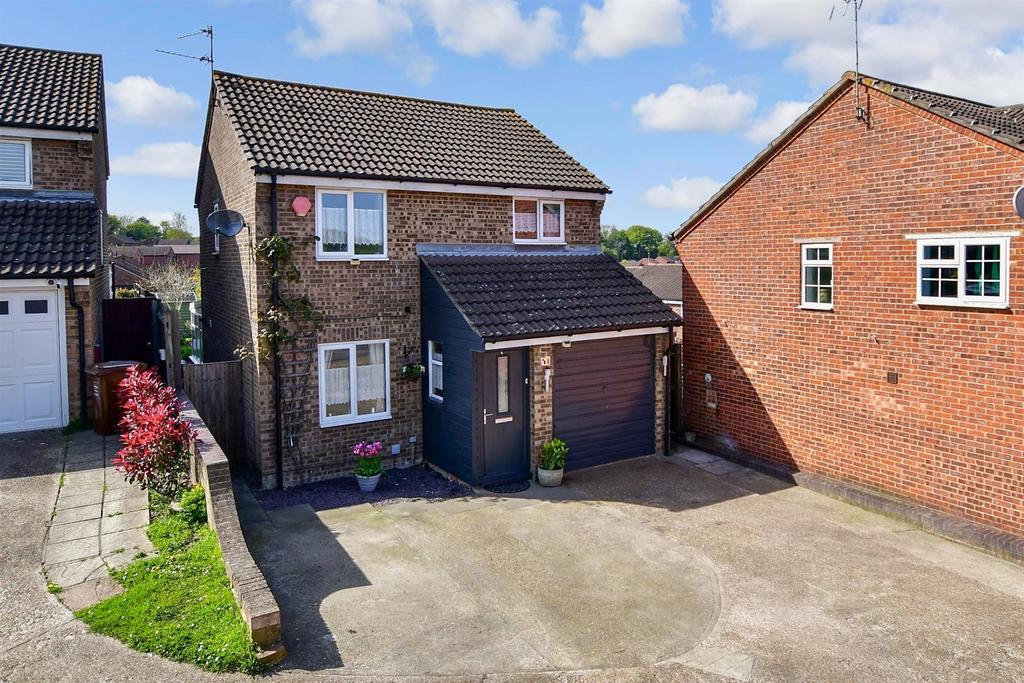 Close, Walderslade, Chatham, Kent 3 bed detached house for