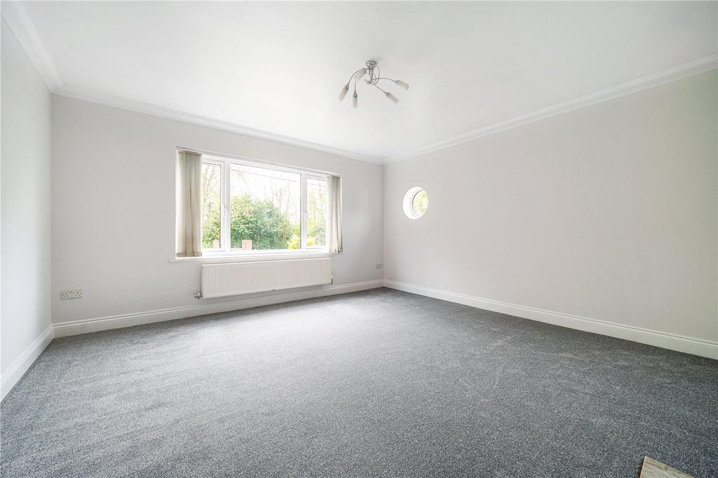 Pack Lane, Basingstoke, Hampshire, RG22 3 bed bungalow £1,675 pcm (£