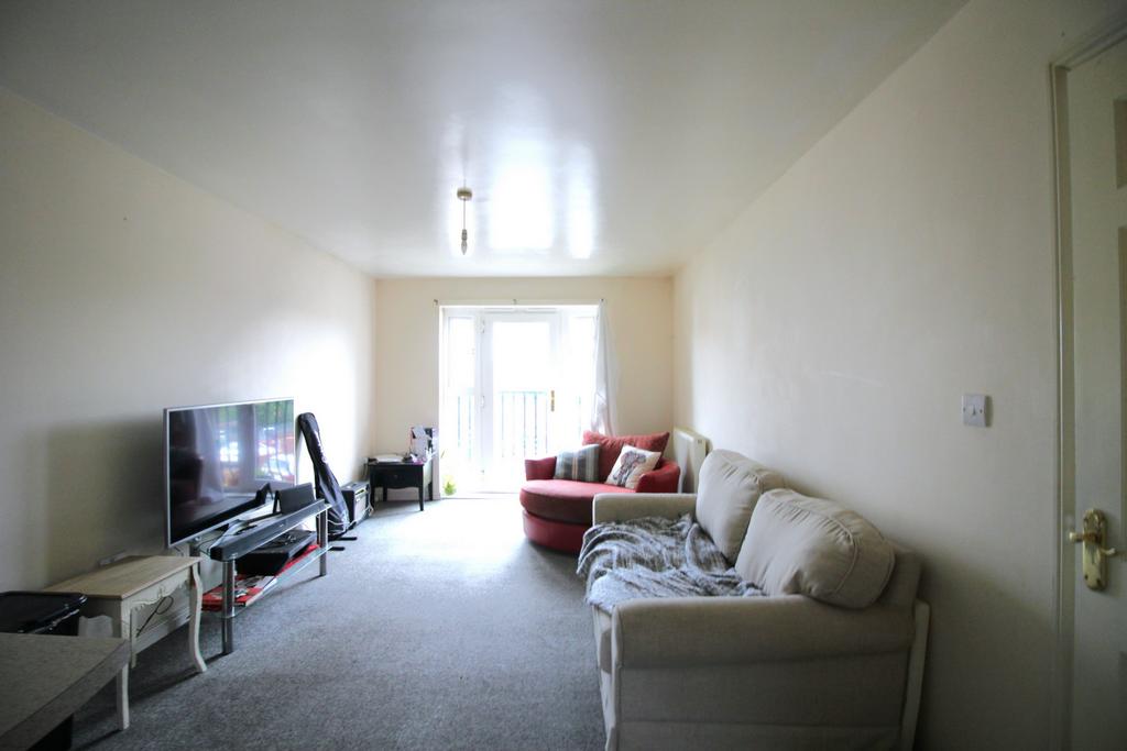 Ray Mercer Way, Kidderminster, DY10 2 bed apartment £130,000