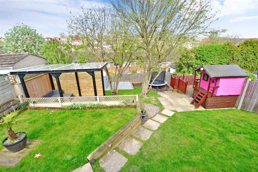 Snodhurst Avenue, Walderslade, Chatham, Kent 3 bed detached house for