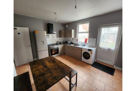4 bedroom house share to rent, Old Taunton Road, Bridgwater