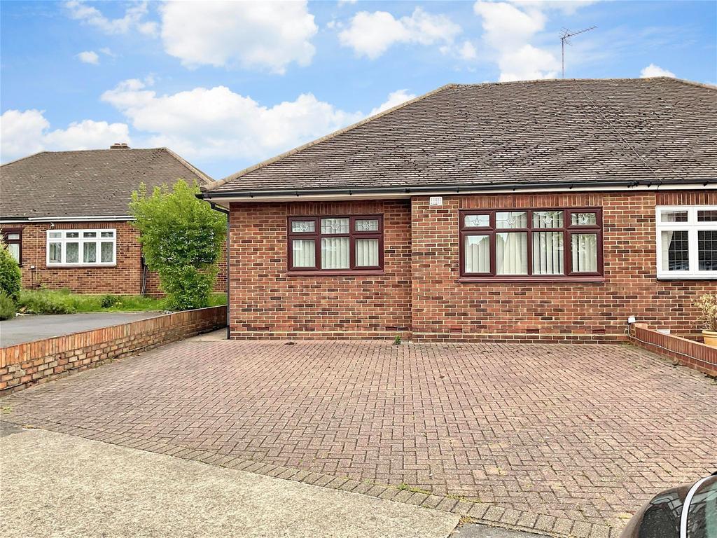 Hunter Drive, Hornchurch, Essex 2 bed semidetached bungalow for sale