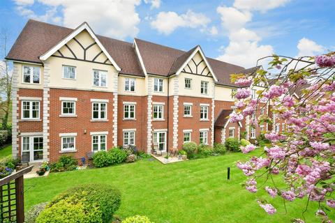 2 bedroom flat for sale, Massetts Road, Horley, Surrey