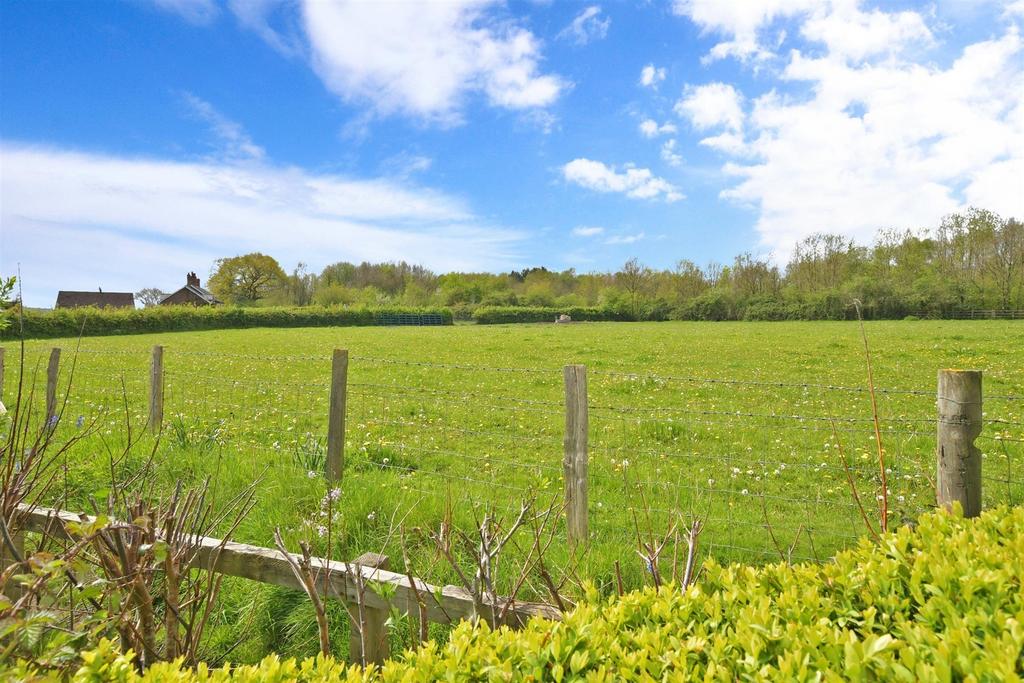 Hawkley Road, Liss, Hampshire 4 bed end of terrace house £650,000