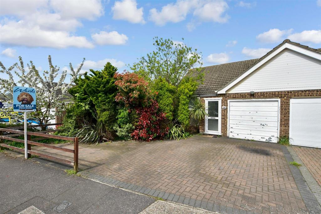 Sundridge Drive, Walderslade... 3 bed semidetached house £300,000