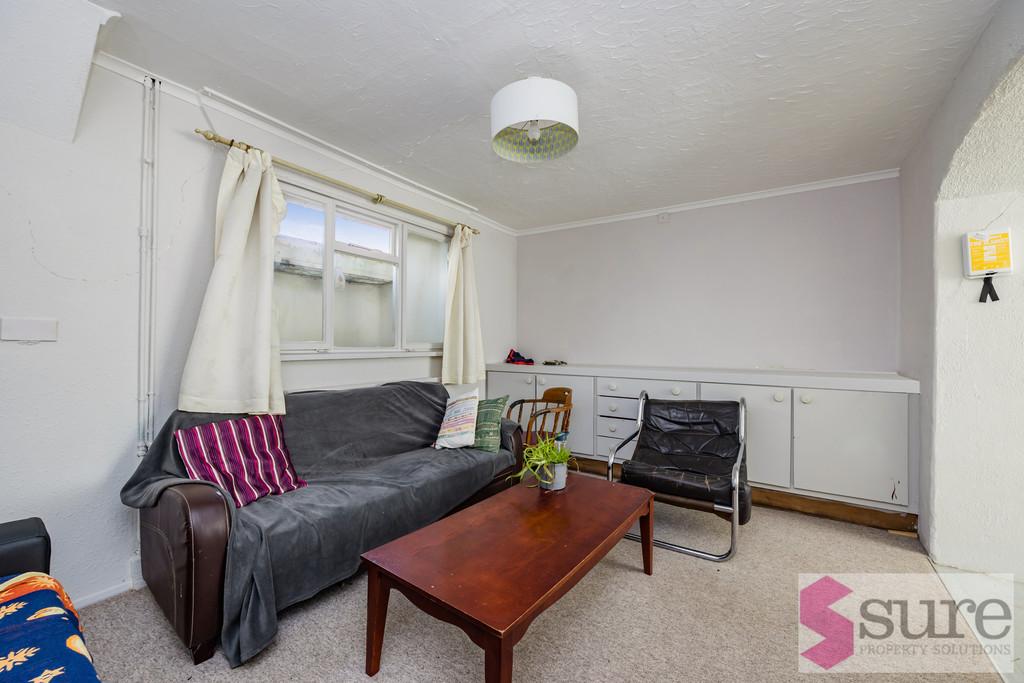 Bute Street, Brighton 4 bed end of terrace house £2,686 pcm (£620 pw)
