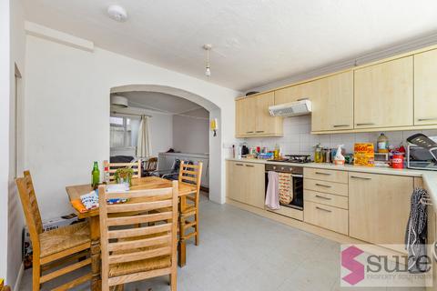 4 bedroom end of terrace house to rent, Bute Street, Brighton