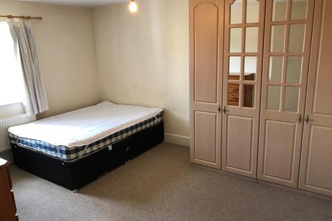 3 bedroom flat to rent, Cherry Court, Headingley, Leeds, LS6
