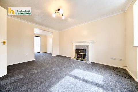 3 bedroom detached house to rent, The Crest, Huddersfield