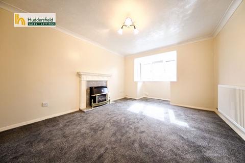3 bedroom detached house to rent, The Crest, Huddersfield