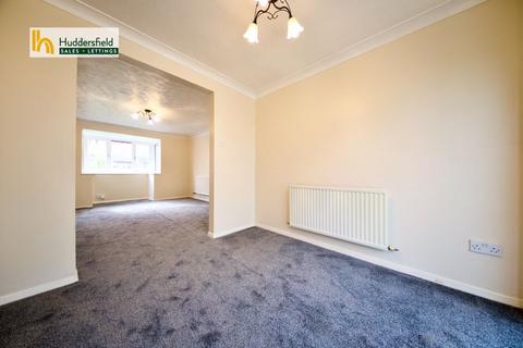 3 bedroom detached house to rent, The Crest, Huddersfield