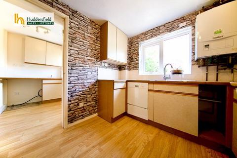 3 bedroom detached house to rent, The Crest, Huddersfield