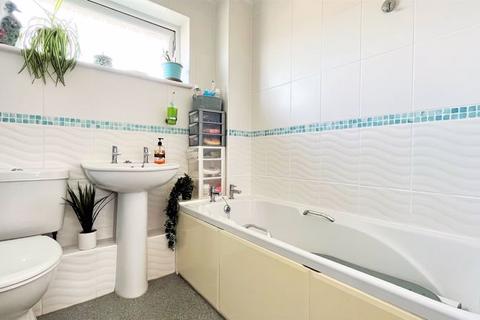69 Herne Rise, Ilminster, TA19 0HH