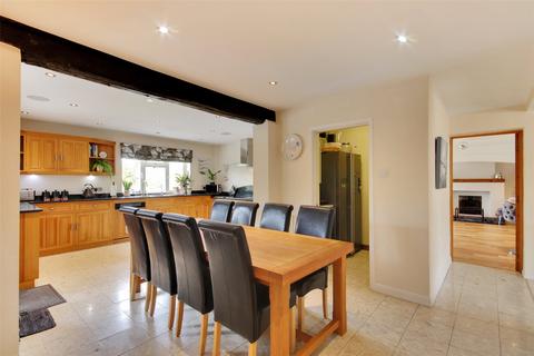 4 bedroom detached house for sale, East Grinstead, West Sussex