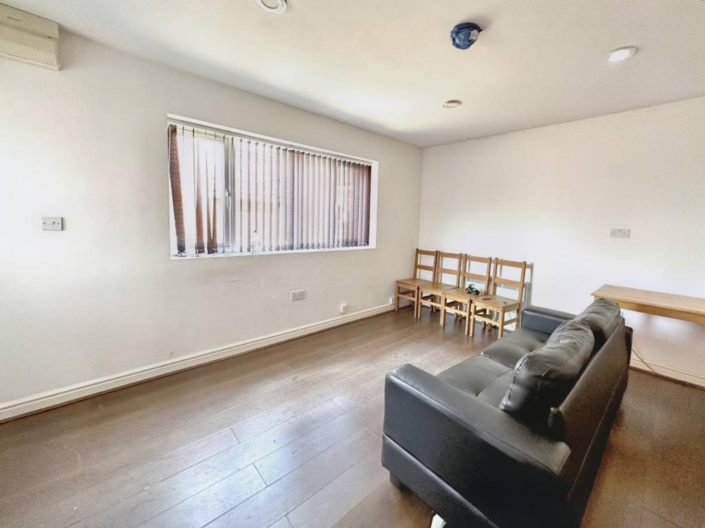 Gladstone Avenue, Loughborough LE11 1 bed ground floor flat £795 pcm
