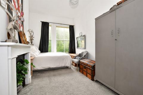 2 bedroom flat for sale - Victoria Park, Dover, Kent