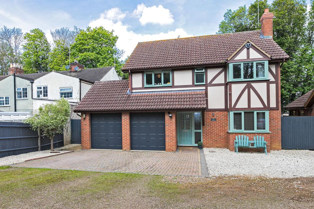 Bradville, Milton Keynes MK13 4 bed detached house for sale £600,000