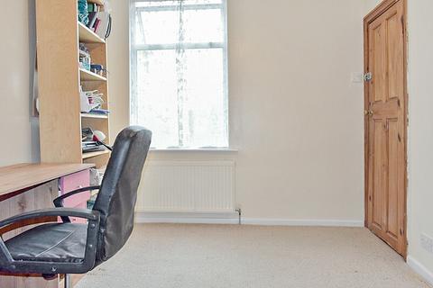 2 bedroom terraced house for sale, Marmadon Road, London