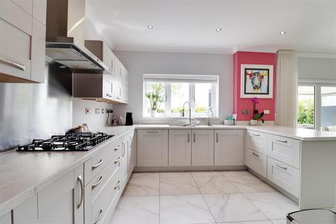 7 Cape Drive, Anlaby, Hull, HU10 7FP