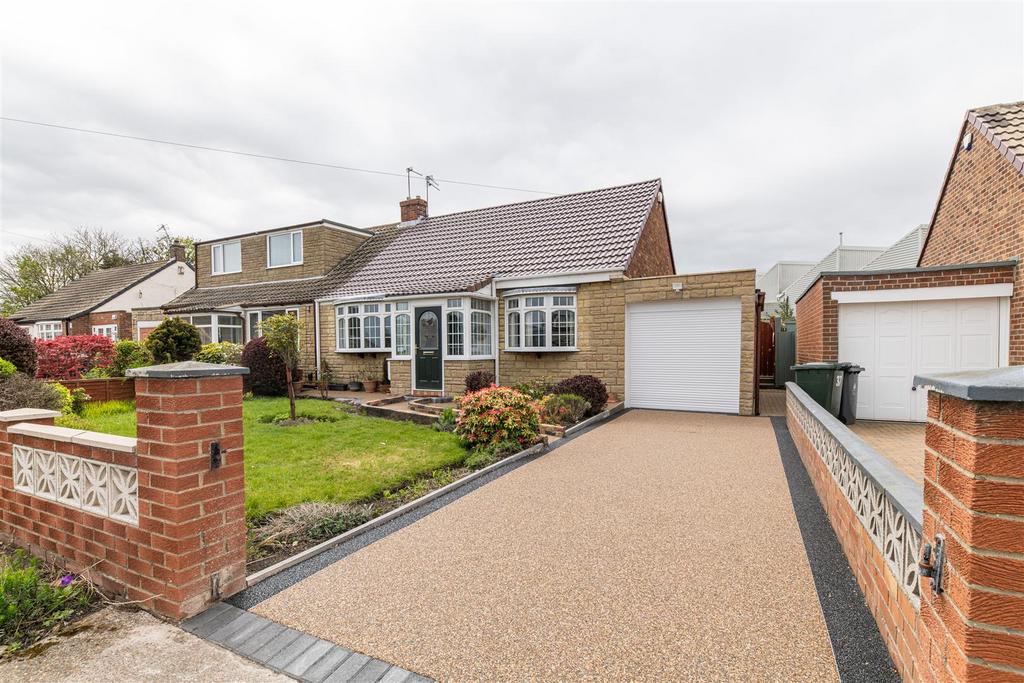 Angerton Avenue, Shiremoor, Newcastle... 2 bed semidetached bungalow