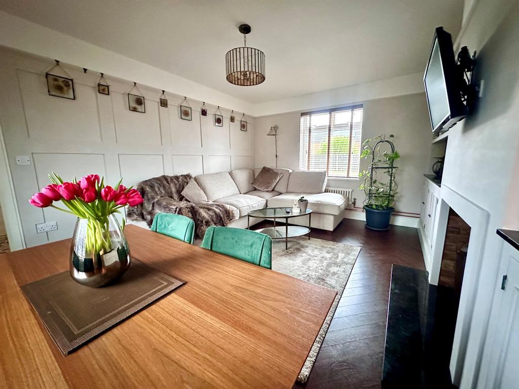 Poplar Hill, Stowmarket, IP14 3 bed semidetached house for sale £280,000