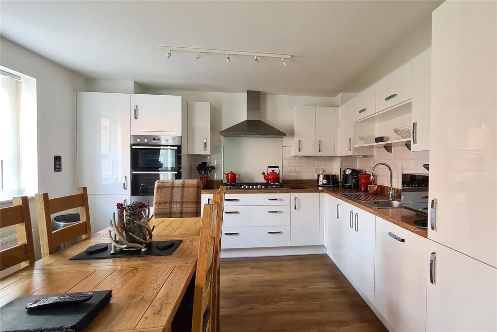 Kitchen/Dining Area