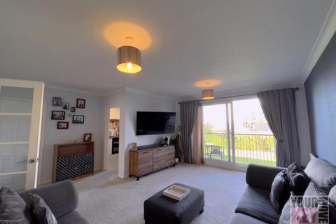4, Dunlin Court Cedar Crescent, St Marys Bay, Romney Marsh, TN29 0XW