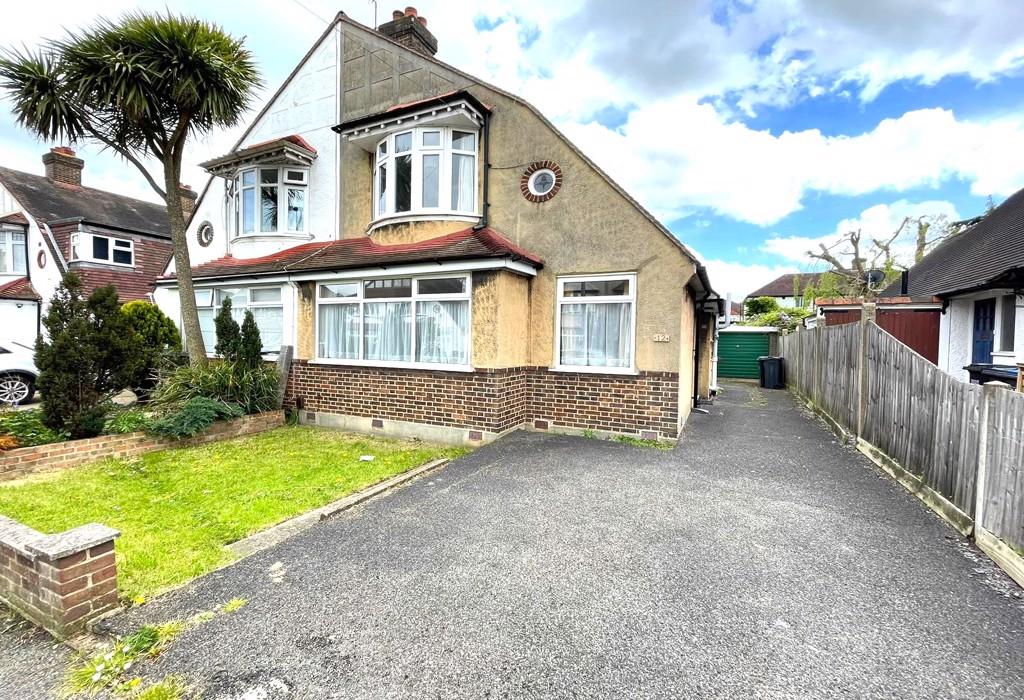 Stoneleigh Park Avenue, Croydon, Surrey 3 bed semidetached house for