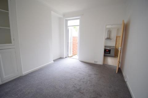 3 bedroom terraced house to rent, Moorland Road, Cardiff