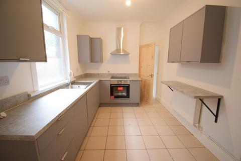 3 bedroom terraced house to rent, Moorland Road, Cardiff