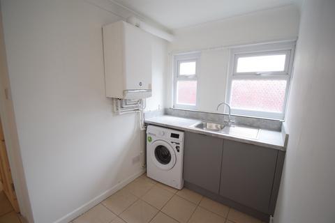 3 bedroom terraced house to rent, Moorland Road, Cardiff