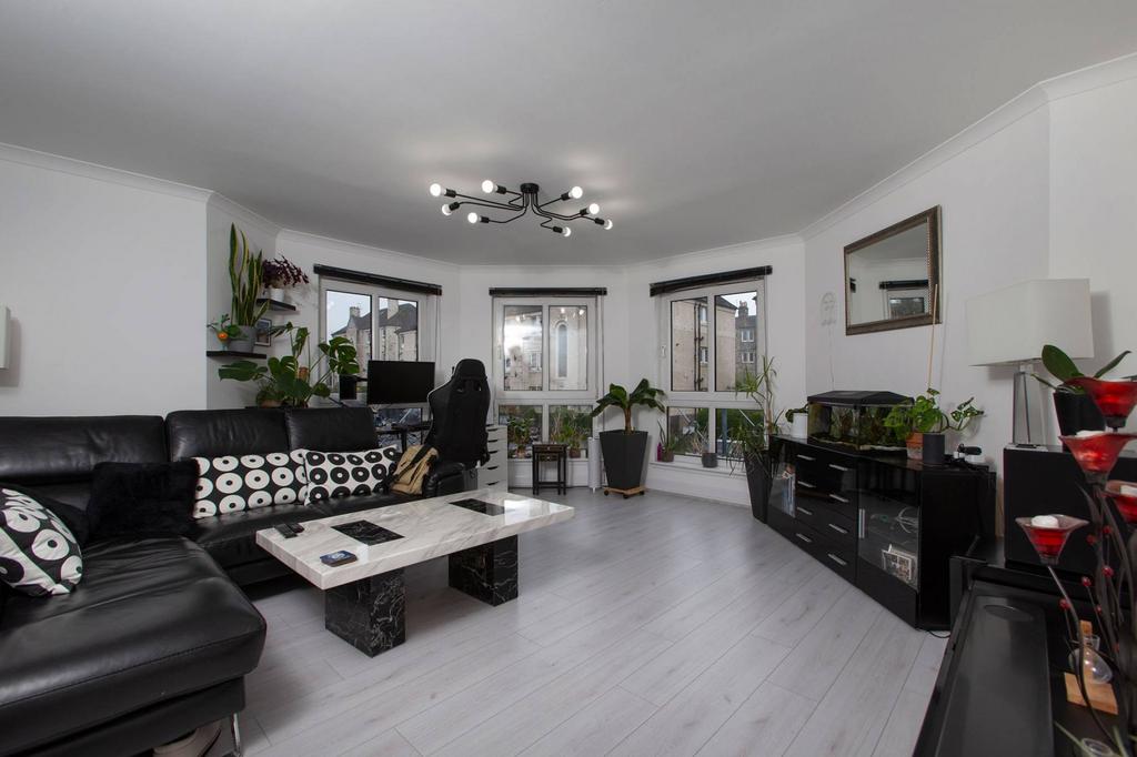 12/3 St. Clair Road, Edinburgh, EH6 8JJ 2 bed flat £210,000