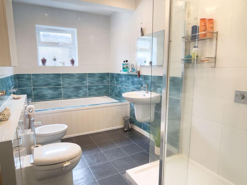 Bath/Shower Room