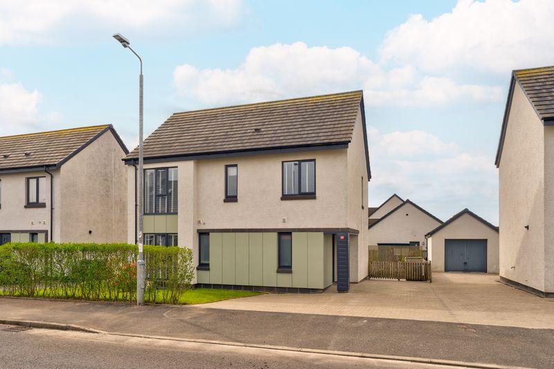 17 Crofthead Road, Kilmaurs, KA3 2RX 4 bed detached house for sale £