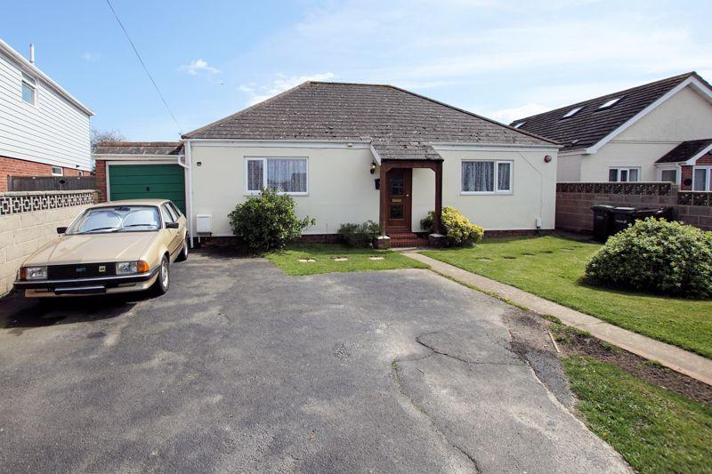 Russell Road, LeeOnTheSolent, PO13 4 bed detached bungalow £535,000