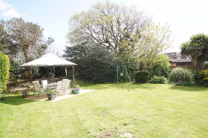 Russell Road, LeeOnTheSolent, PO13 4 bed detached bungalow £535,000