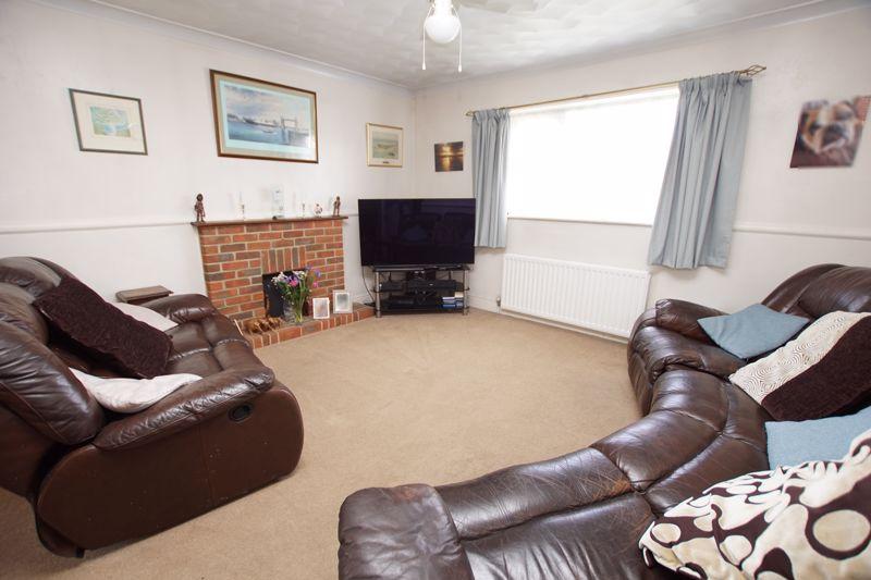Russell Road, LeeOnTheSolent, PO13 4 bed detached bungalow £535,000