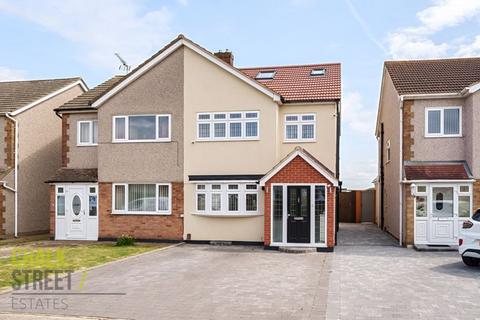 95 Lakeside, Rainham, RM13 9SN