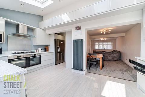 95 Lakeside, Rainham, RM13 9SN