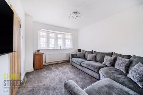 95 Lakeside, Rainham, RM13 9SN