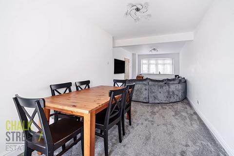 95 Lakeside, Rainham, RM13 9SN