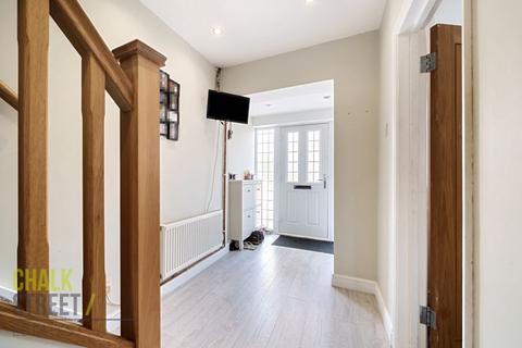 95 Lakeside, Rainham, RM13 9SN