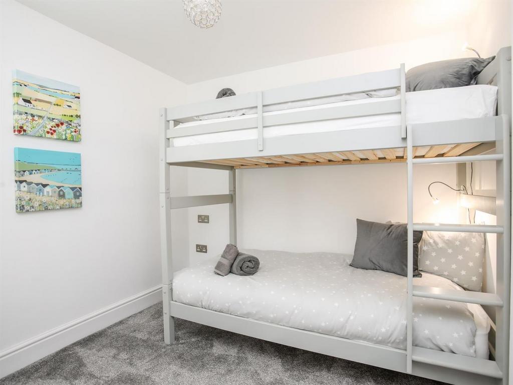 Bed4.jpeg