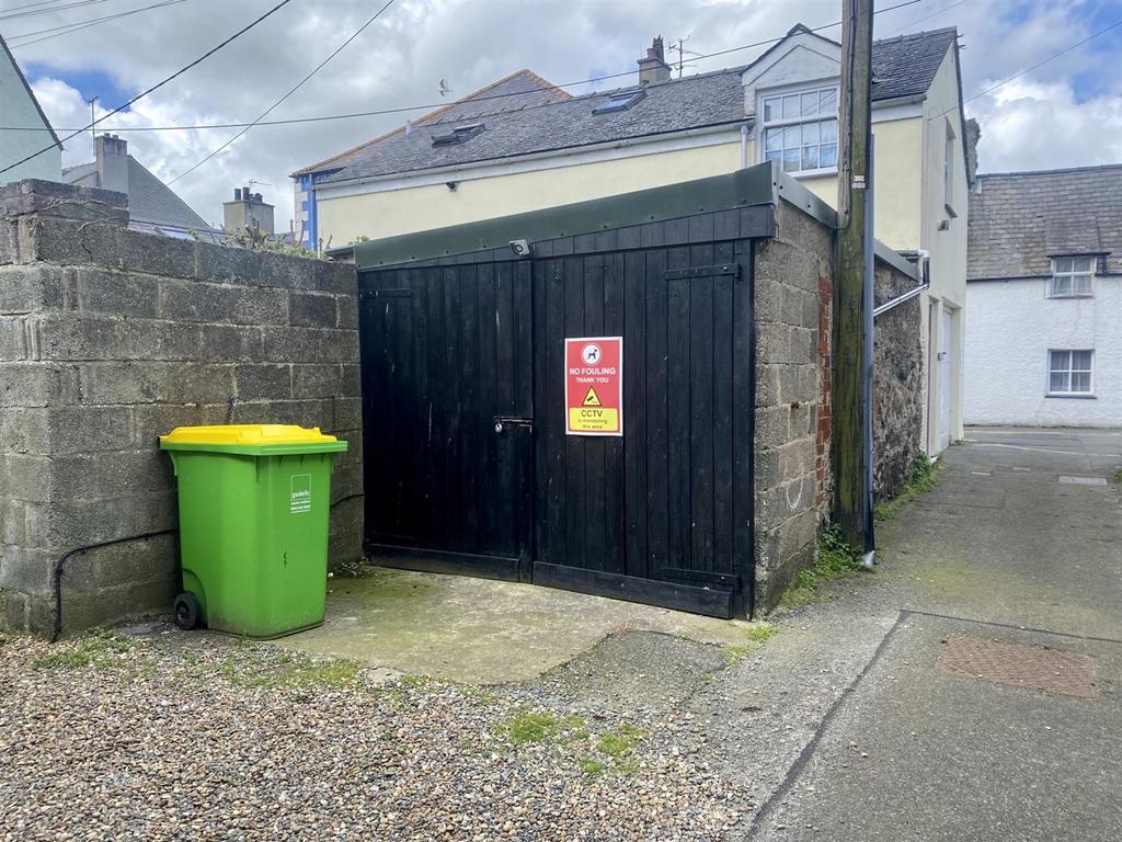 Garage.jpeg