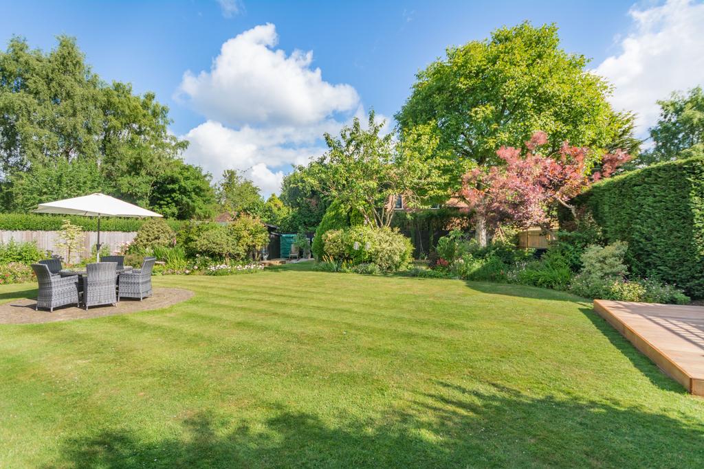 Copperkins Lane, Chesham Bois 5 bed detached house £2,195,000