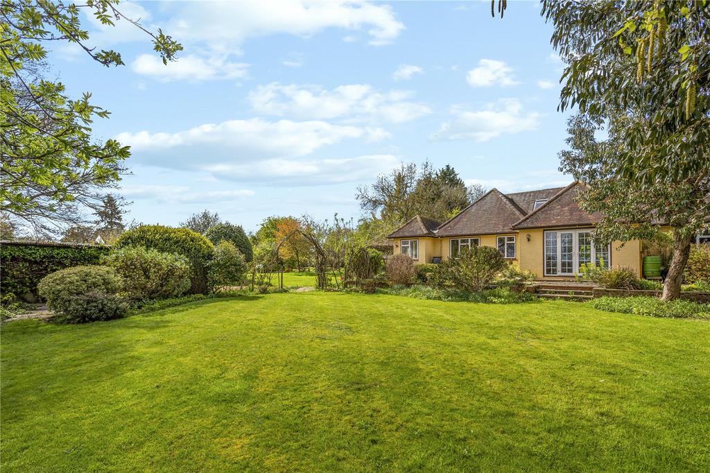 Green End Road, Radnage, High Buckinghamshire, HP14 5 bed