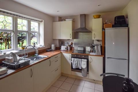 19 Lanark Gardens, Widnes, WA8 9DT