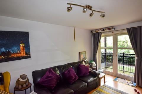 19 Lanark Gardens, Widnes, WA8 9DT